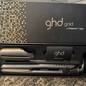 ghd Gold Professional 1" Styler in Black with Gold Accents